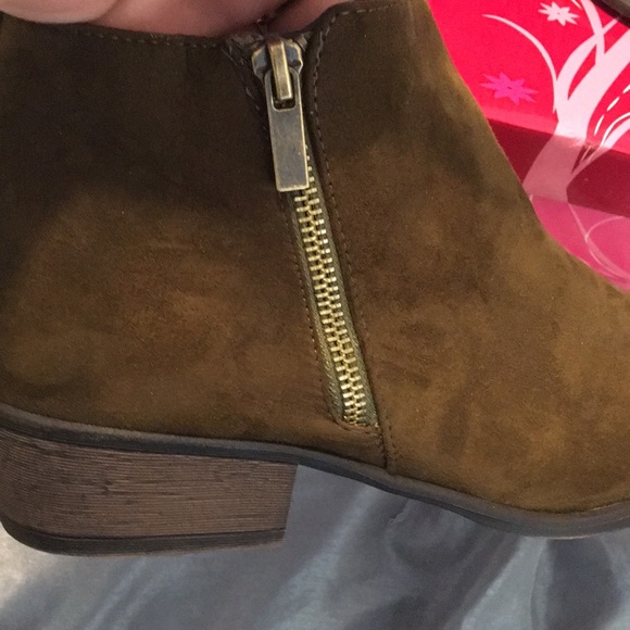 Booties - Picture 4 of 4